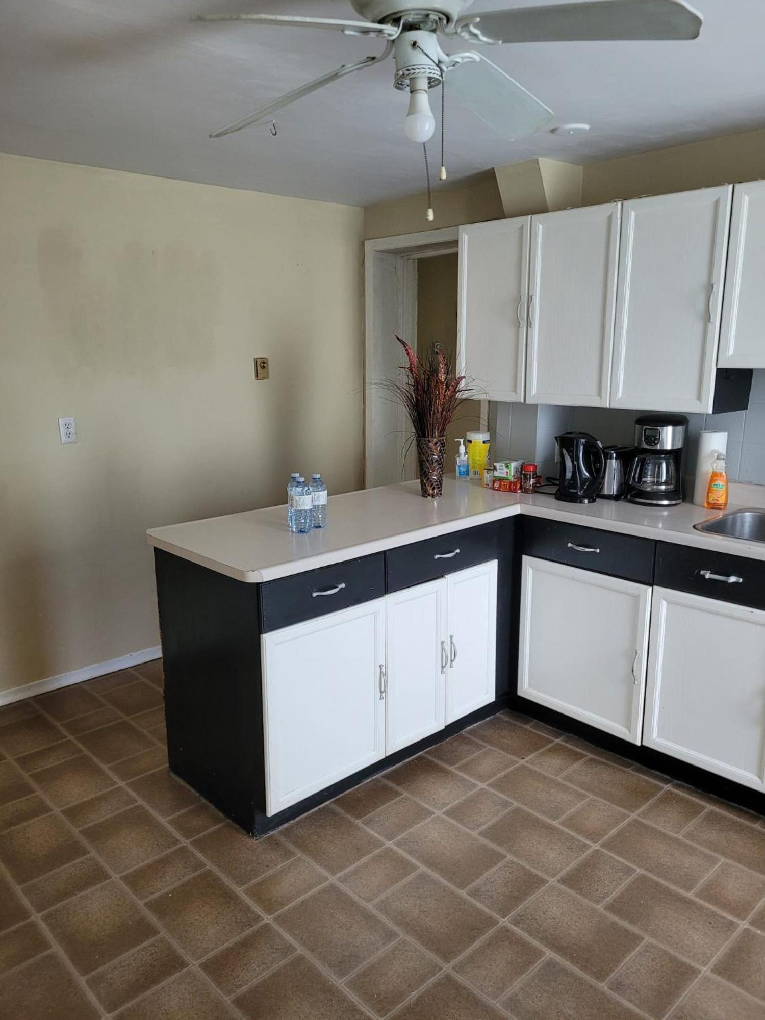 Cozy Downtown Two Bedrooms Free Parking Kingston Exteriör bild